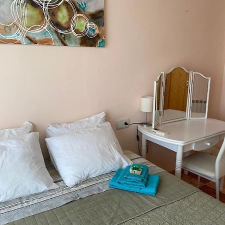 Comfortable Guest Room With Balcony Beniarjo Exterior foto