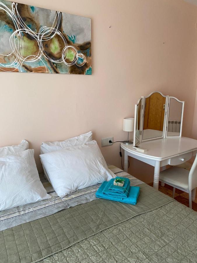 Comfortable Guest Room With Balcony Beniarjo Exterior foto